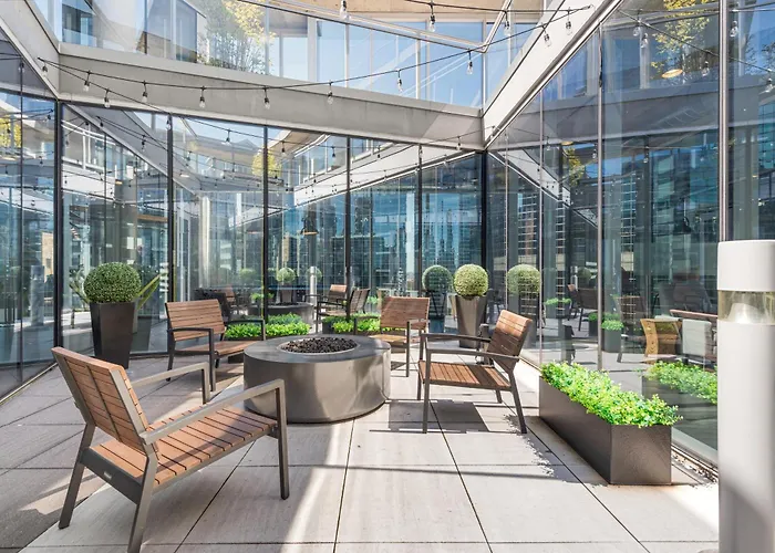 Linea Luxury Living With Indoor Pool And Rooftop Views In The Loop Apartment *