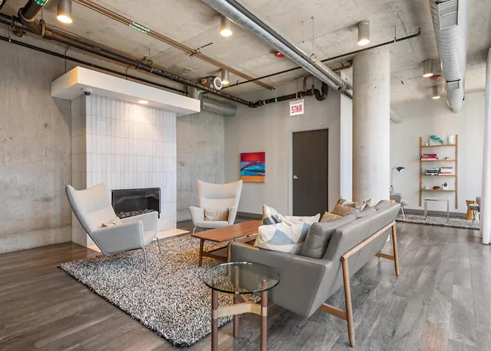 Linea Luxury Living With Indoor Pool And Rooftop Views In The Loop Apartment *