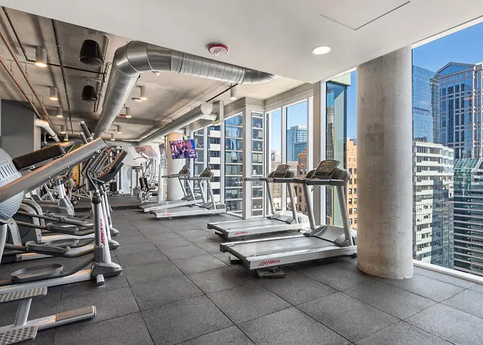 Linea Luxury Living With Indoor Pool And Rooftop Views In The Loop Apartment *