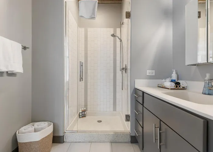 Apartment Linea Luxury Living With Indoor Pool And Rooftop Views In The Loop Chicago