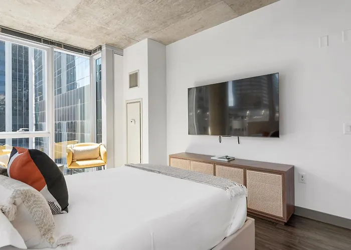Linea Luxury Living With Indoor Pool And Rooftop Views In The Loop *