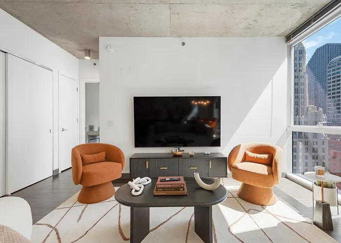 Linea Luxury Living With Indoor Pool And Rooftop Views In The Loop Chicago