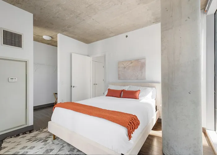 Apartment Linea Luxury Living With Indoor Pool And Rooftop Views In The Loop