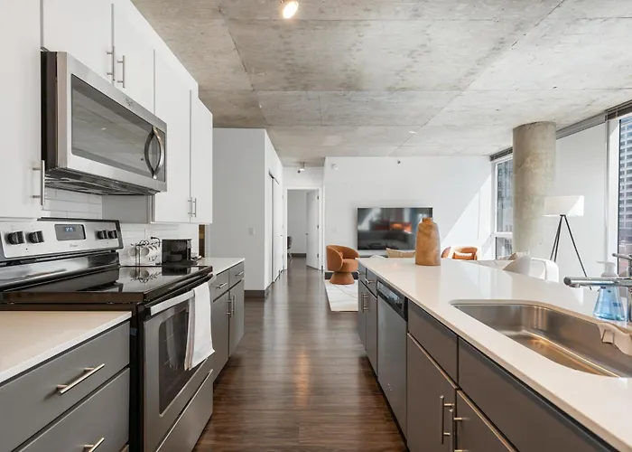 Linea Luxury Living With Indoor Pool And Rooftop Views In The Loop Apartment Chicago