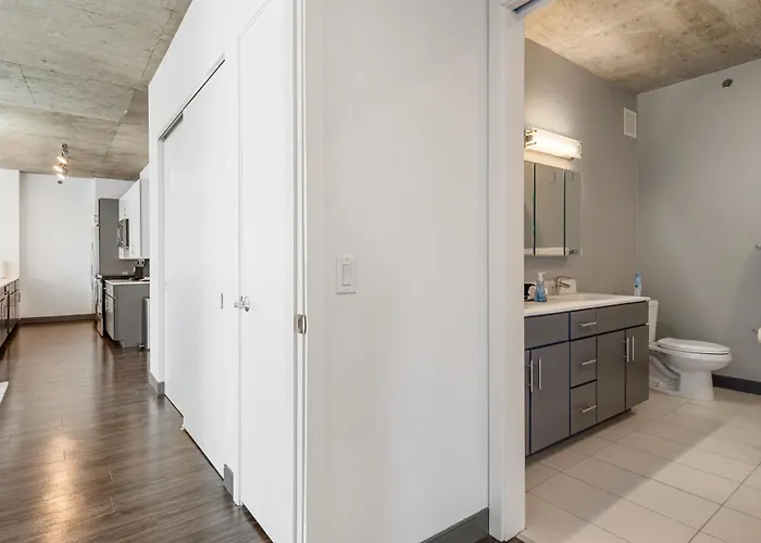 Linea Luxury Living With Indoor Pool And Rooftop Views In The Loop Chicago