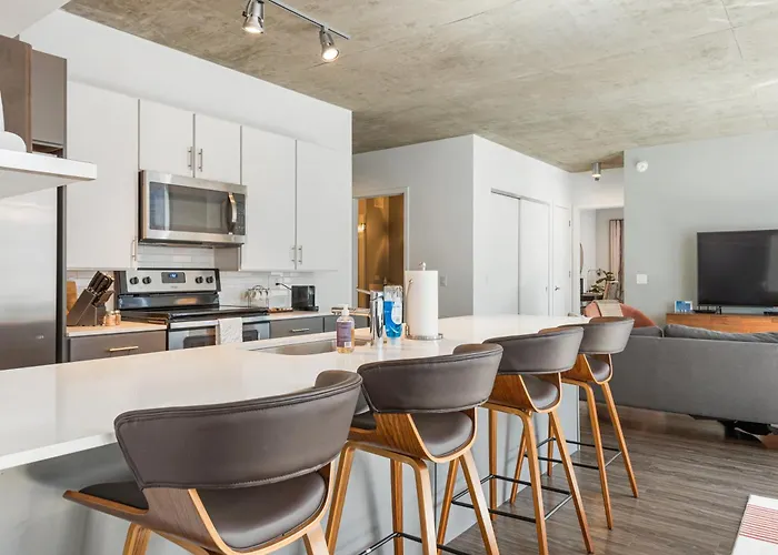 Linea Luxury Living With Indoor Pool And Rooftop Views In The Loop Apartment *