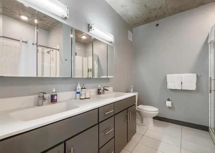 Linea Luxury Living With Indoor Pool And Rooftop Views In The Loop Apartment Chicago