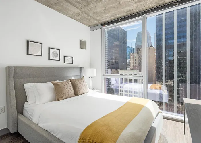 Linea Luxury Living With Indoor Pool And Rooftop Views In The Loop Chicago