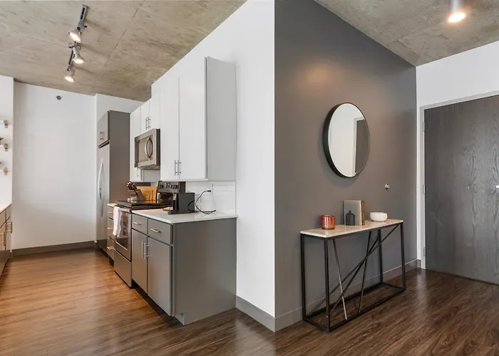 Apartment Linea Luxury Living With Indoor Pool And Rooftop Views In The Loop