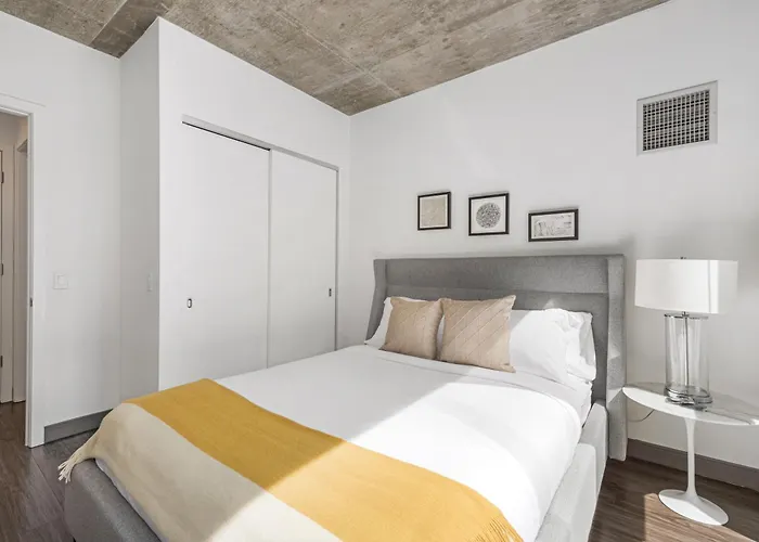Apartment Linea Luxury Living With Indoor Pool And Rooftop Views In The Loop Chicago