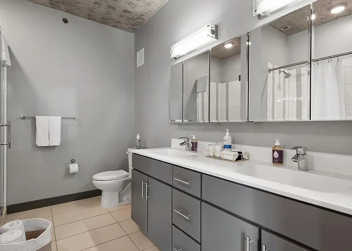 Linea Luxury Living With Indoor Pool And Rooftop Views In The Loop Chicago