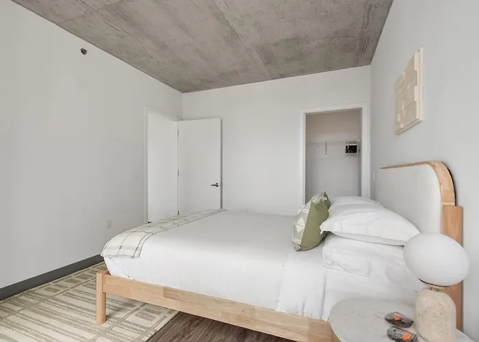 Apartment Linea Luxury Living With Indoor Pool And Rooftop Views In The Loop Chicago