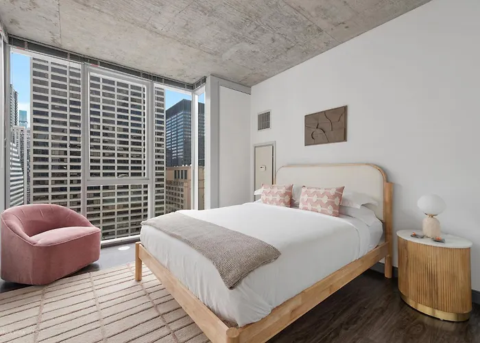 Linea Luxury Living With Indoor Pool And Rooftop Views In The Loop Apartment *